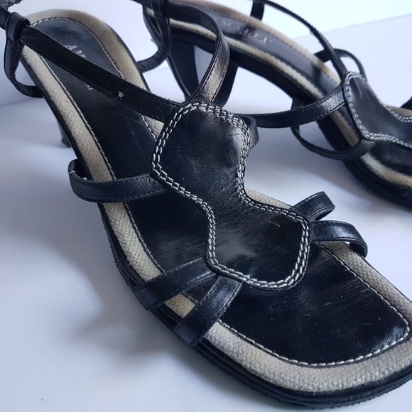Amalfi by Rangoni Strappy High Heel Sandal Size 9 - Picture 3 of 6